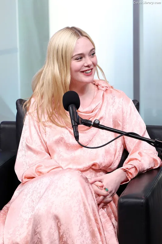 Elle Fanning photo 22 of 4114