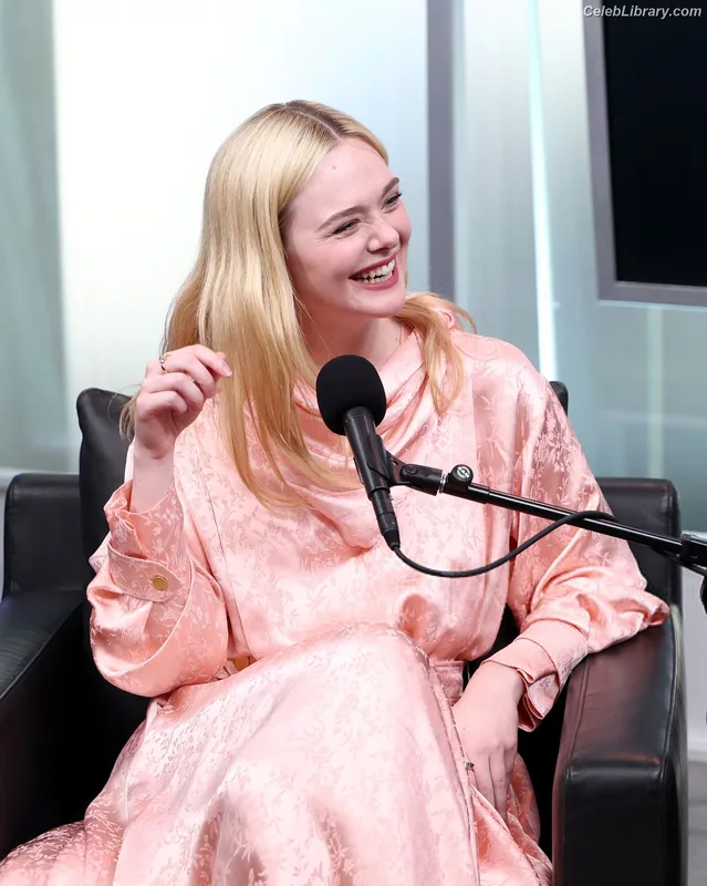 Elle Fanning photo 23 of 4114