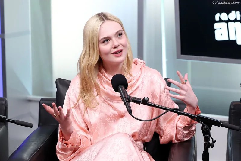 Elle Fanning photo 24 of 4114