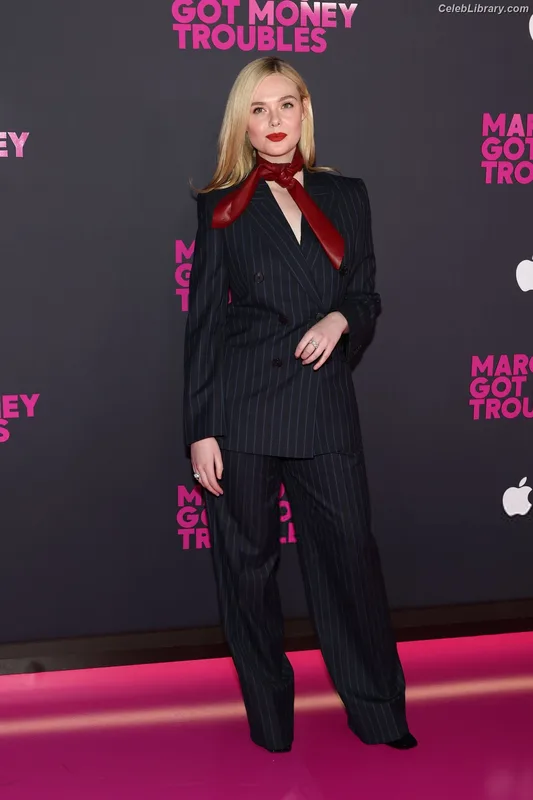 Elle Fanning photo 16 of 4114