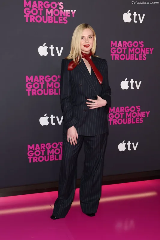 Elle Fanning photo 17 of 4114
