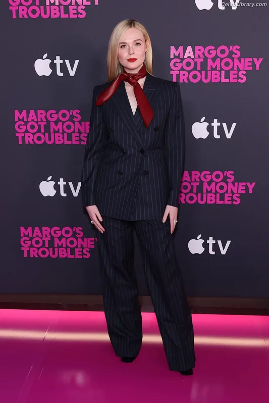 Elle Fanning photo 18 of 4114