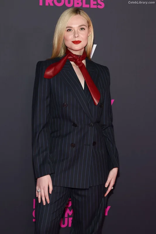 Elle Fanning photo 20 of 4114