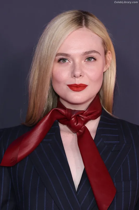 Elle Fanning photo 24 of 4114