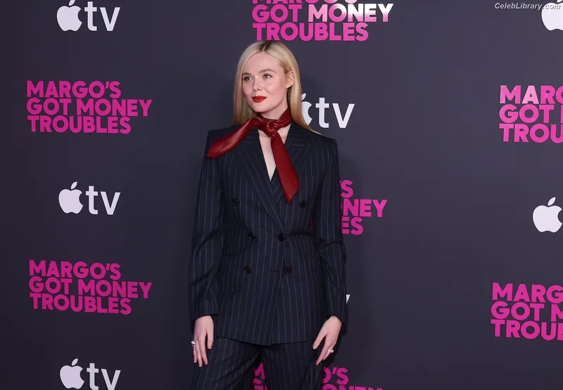 Elle Fanning photo 2 of 4114