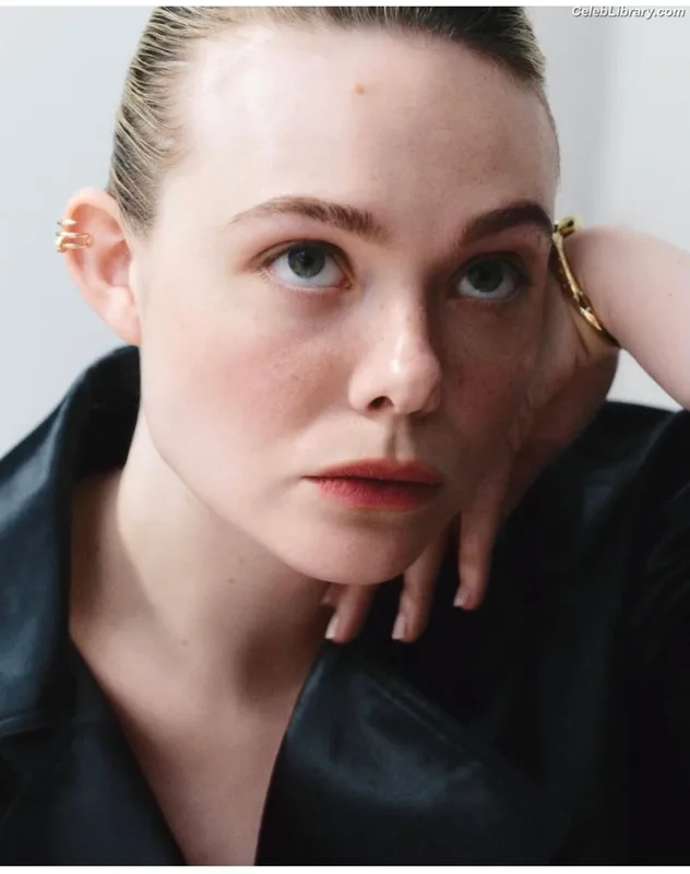 Elle Fanning photo 7 of 4114