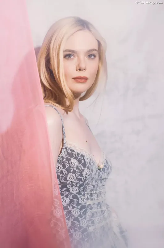 Elle Fanning photo 9 of 4114