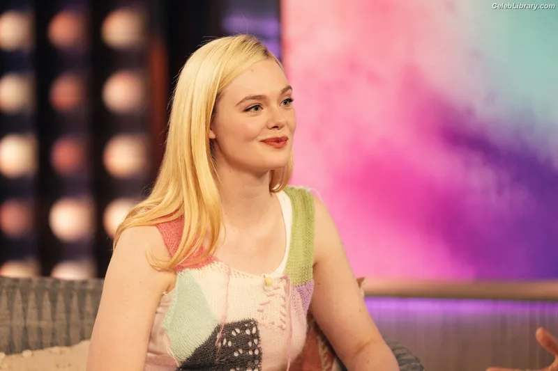 Elle Fanning photo 12 of 4114