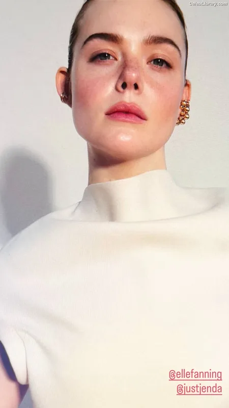 Elle Fanning photo 19 of 4114