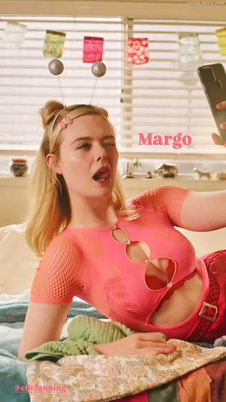 Elle Fanning photo 2 of 4114