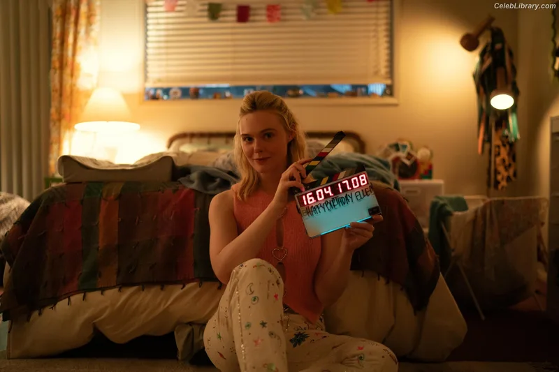 Elle Fanning photo 12 of 4114
