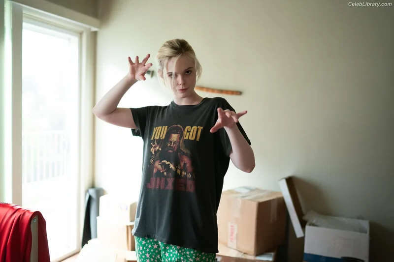Elle Fanning photo 13 of 4114