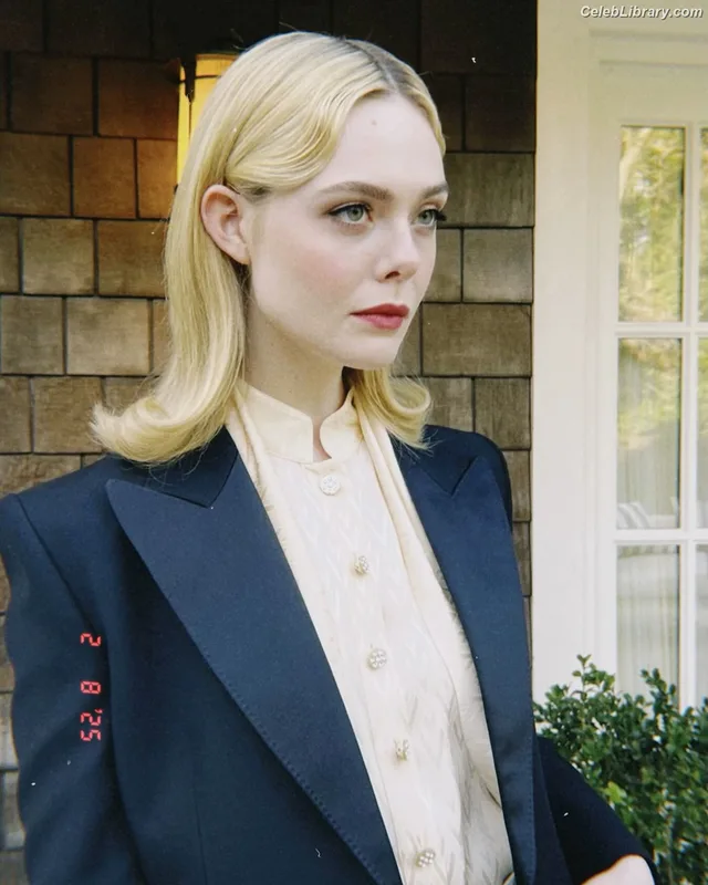 Elle Fanning photo 15 of 4114