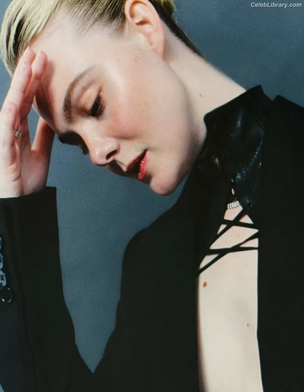 Elle Fanning photo 21 of 4114