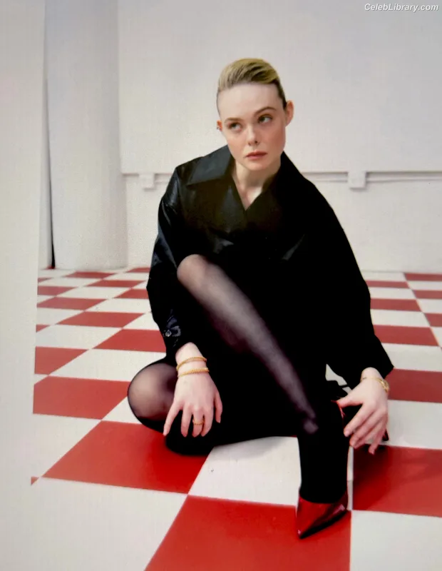 Elle Fanning photo 22 of 4114