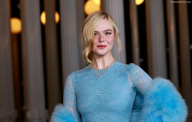 Elle Fanning photo 12 of 4114