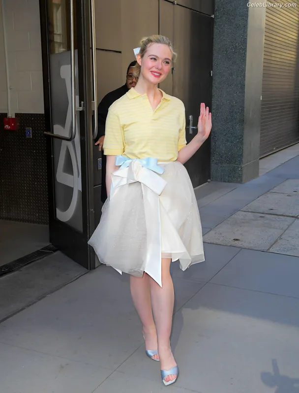 Elle Fanning photo 15 of 4114
