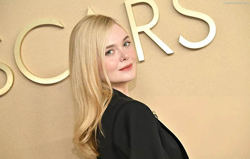 Elle Fanning photo 21 of 4114