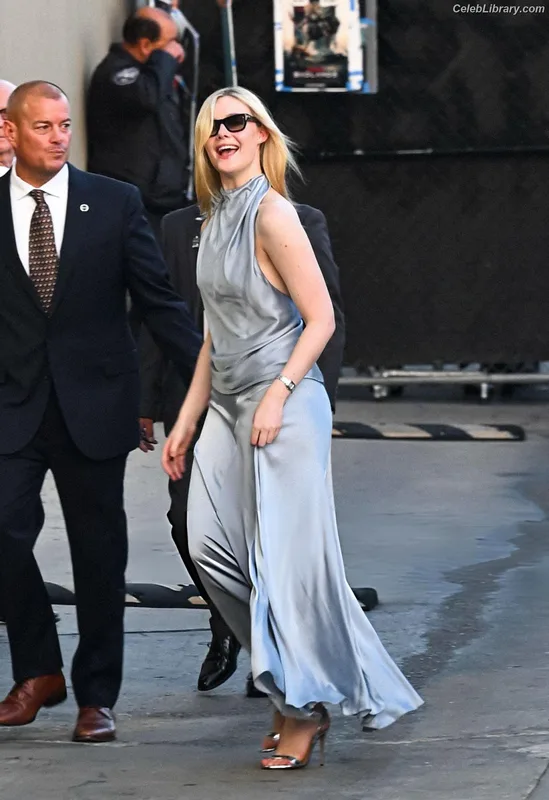 Elle Fanning photo 22 of 4114