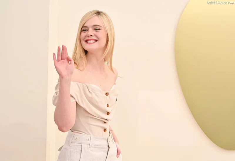 Elle Fanning photo 6 of 4114