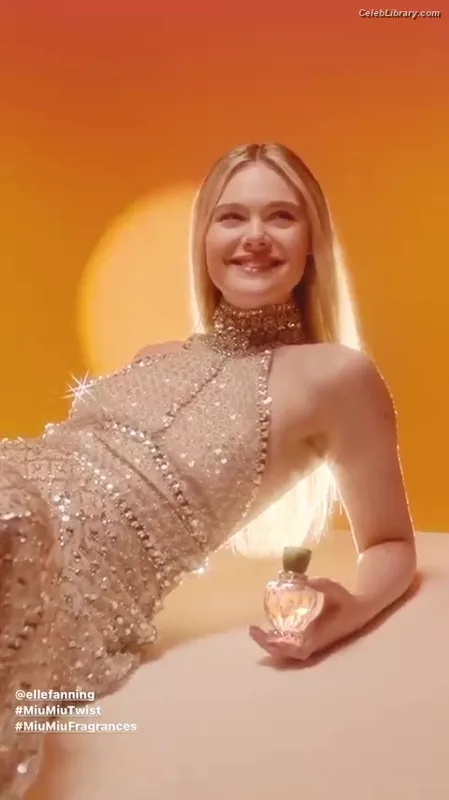 Elle Fanning photo 9 of 4114