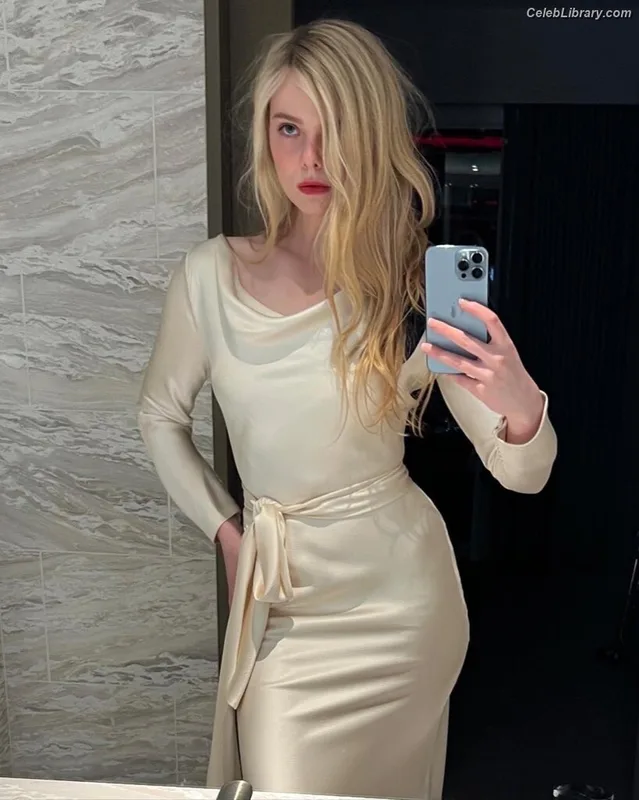 Elle Fanning photo 10 of 4114