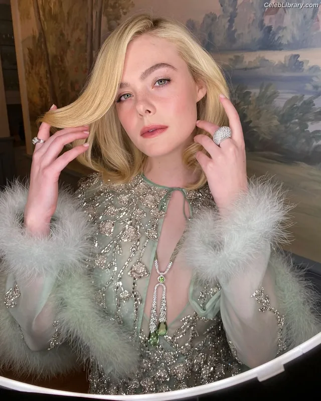 Elle Fanning photo 13 of 4114