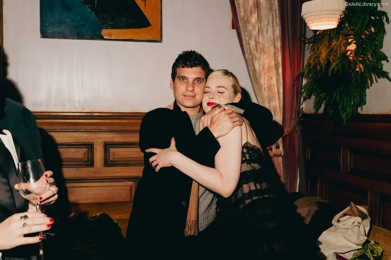 Elle Fanning photo 24 of 4114