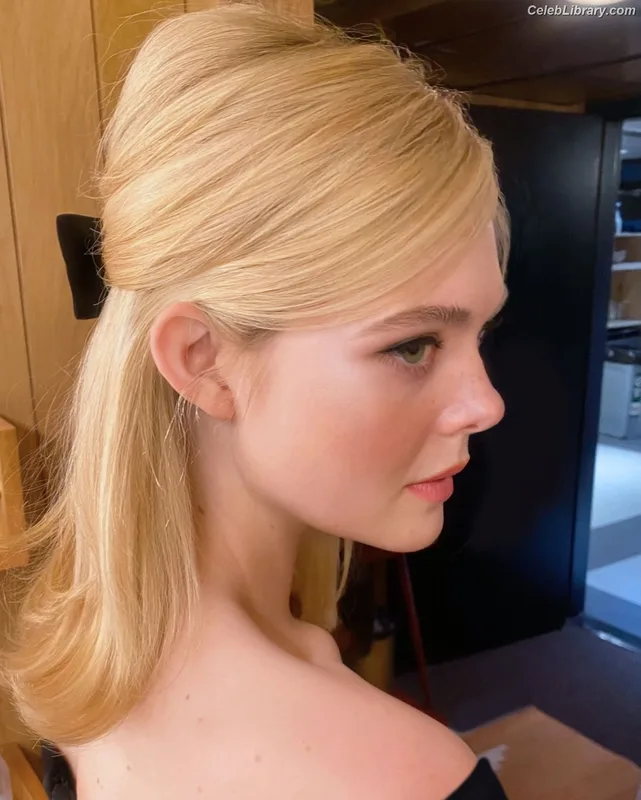 Elle Fanning photo 1 of 4114