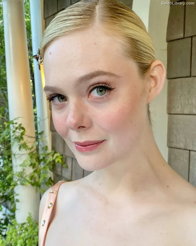Elle Fanning photo 3 of 4114