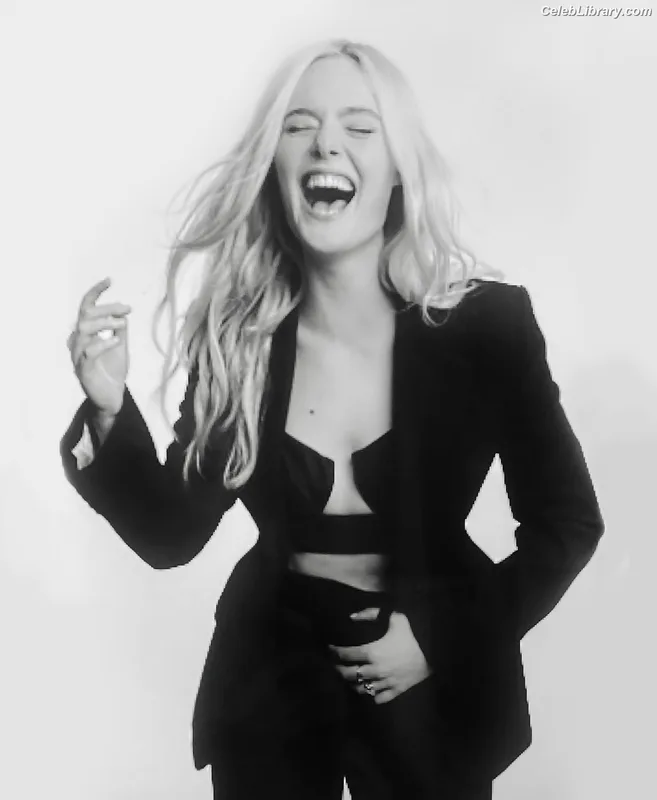 Elle Fanning photo 8 of 4114