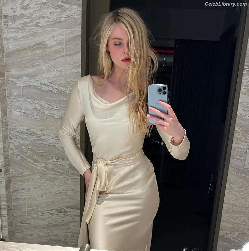 Elle Fanning photo 21 of 4114