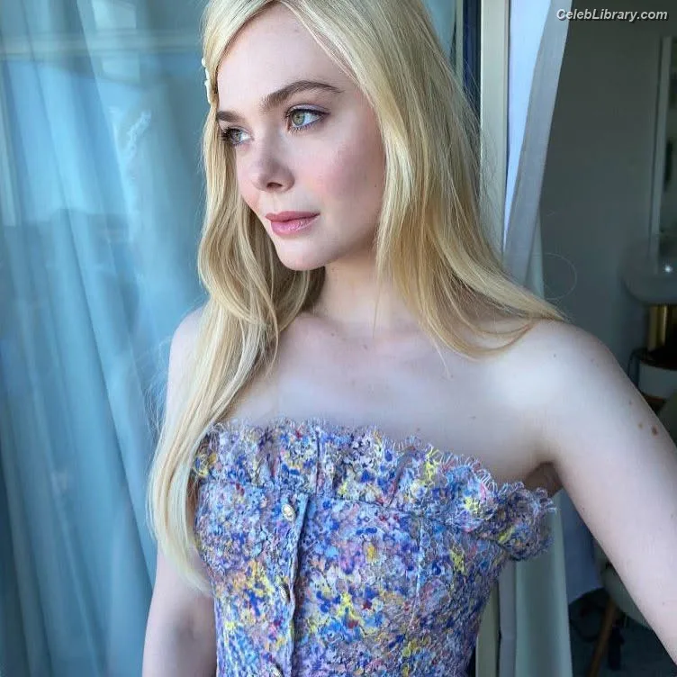 Elle Fanning photo 23 of 4114