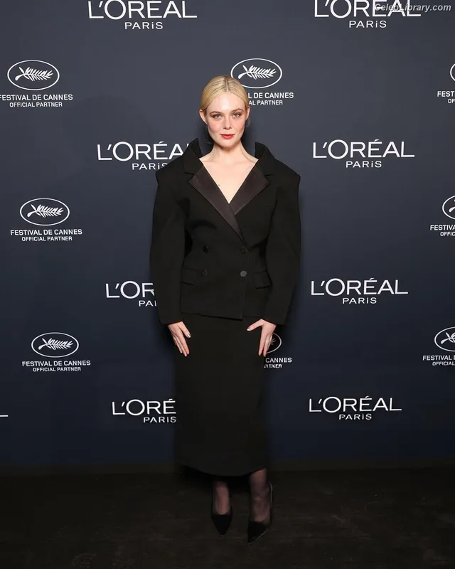 Elle Fanning photo 24 of 4114