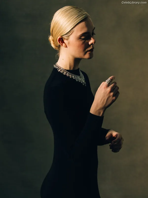 Elle Fanning photo 9 of 4114