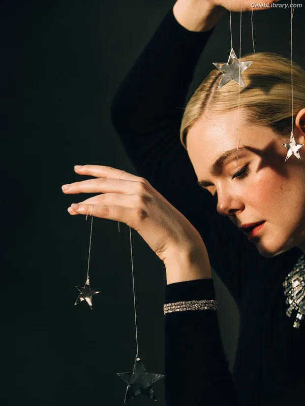 Elle Fanning photo 10 of 4114