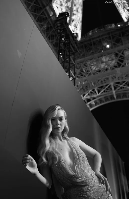 Elle Fanning photo 18 of 4114