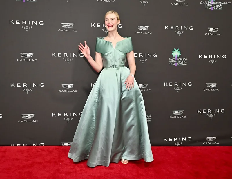 Elle Fanning photo 4 of 4114