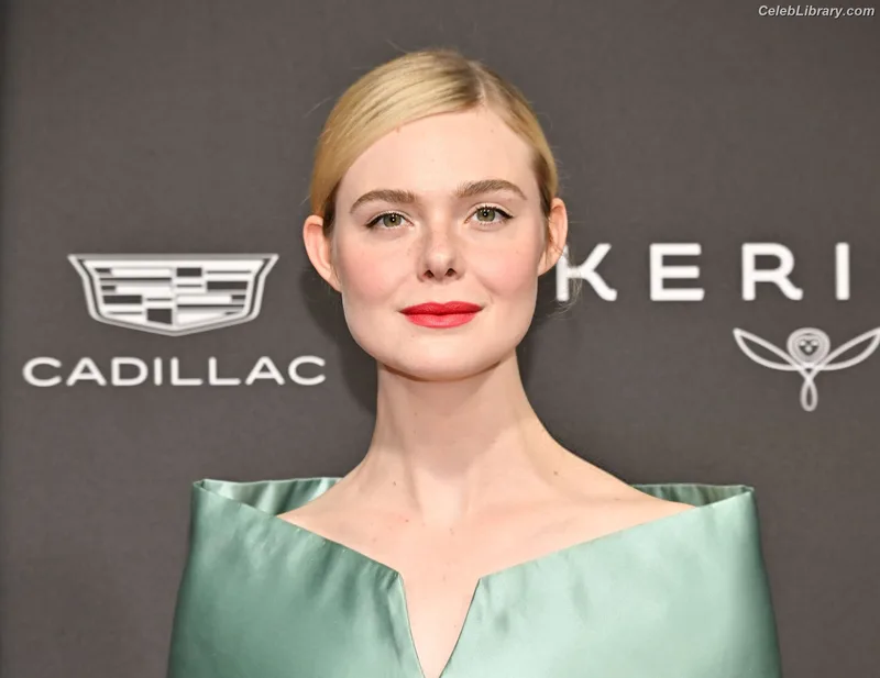 Elle Fanning photo 5 of 4114
