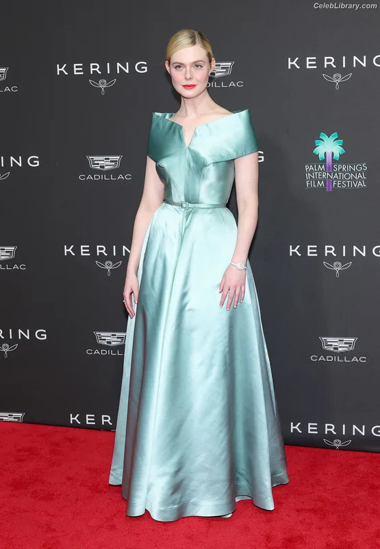 Elle Fanning photo 6 of 4114