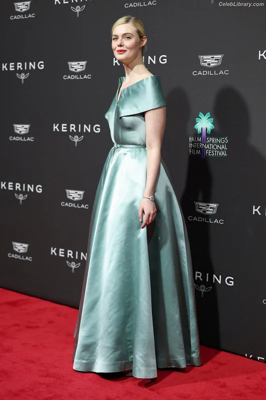 Elle Fanning photo 7 of 4114