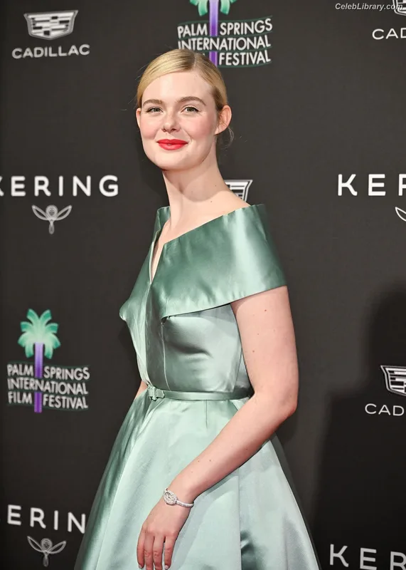 Elle Fanning photo 8 of 4114