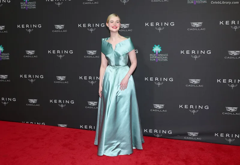 Elle Fanning photo 9 of 4114