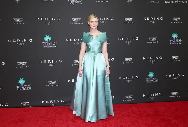 Elle Fanning photo 10 of 4114