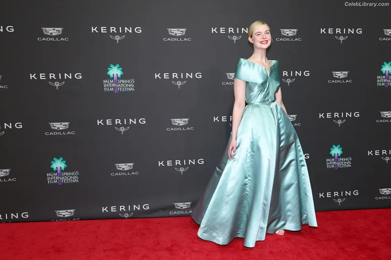 Elle Fanning photo 11 of 4114