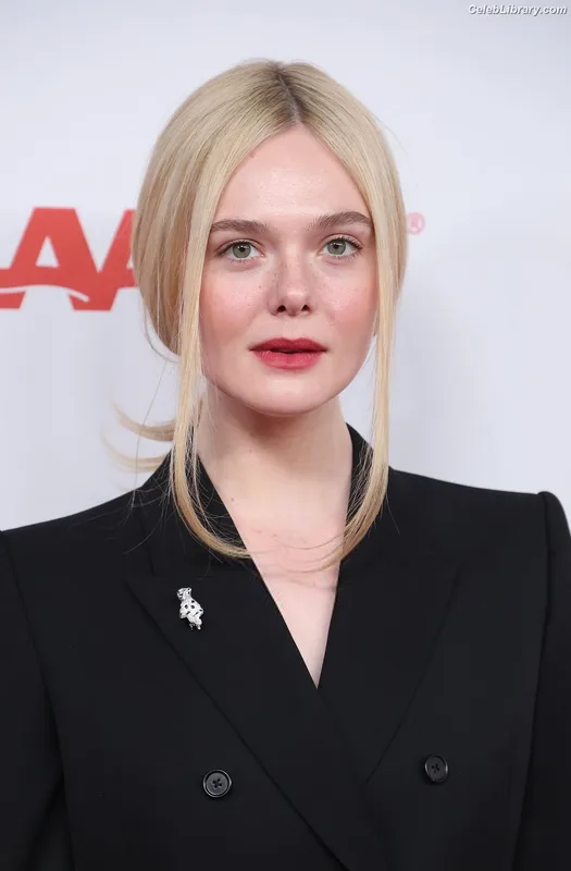 Elle Fanning photo 12 of 4114