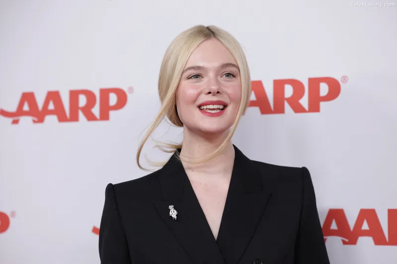 Elle Fanning photo 14 of 4114