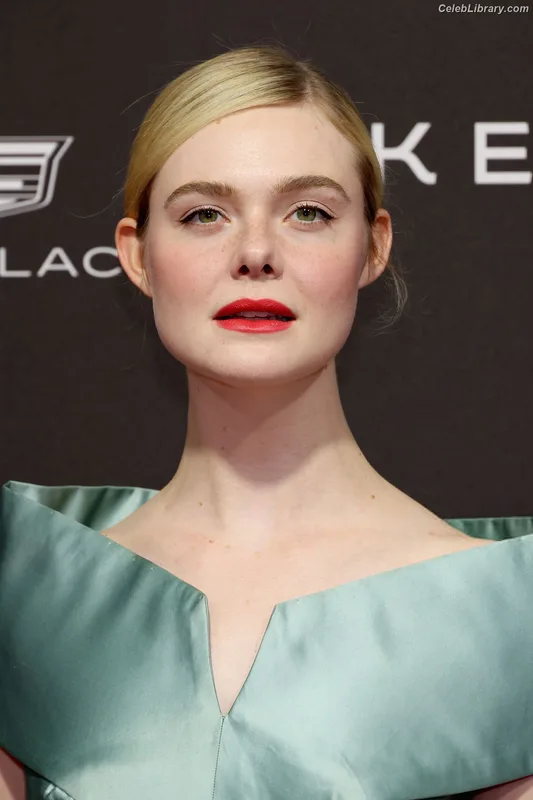 Elle Fanning photo 16 of 4114