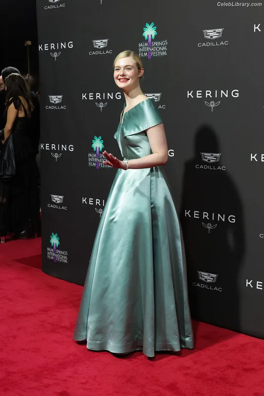 Elle Fanning photo 18 of 4114
