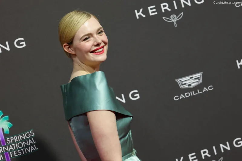 Elle Fanning photo 23 of 4114